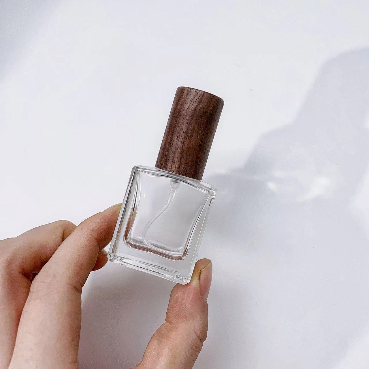 زجاجة بخاخ عطر من الزجاج السمي - مراجعة Perfume Fragrance Gallon وسعره